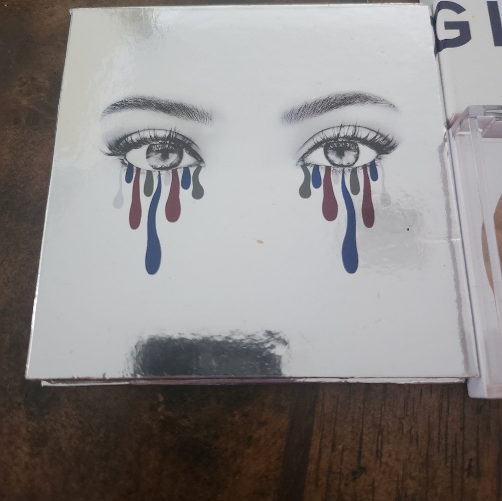 Makeup Bundle - Picture 3 of 5